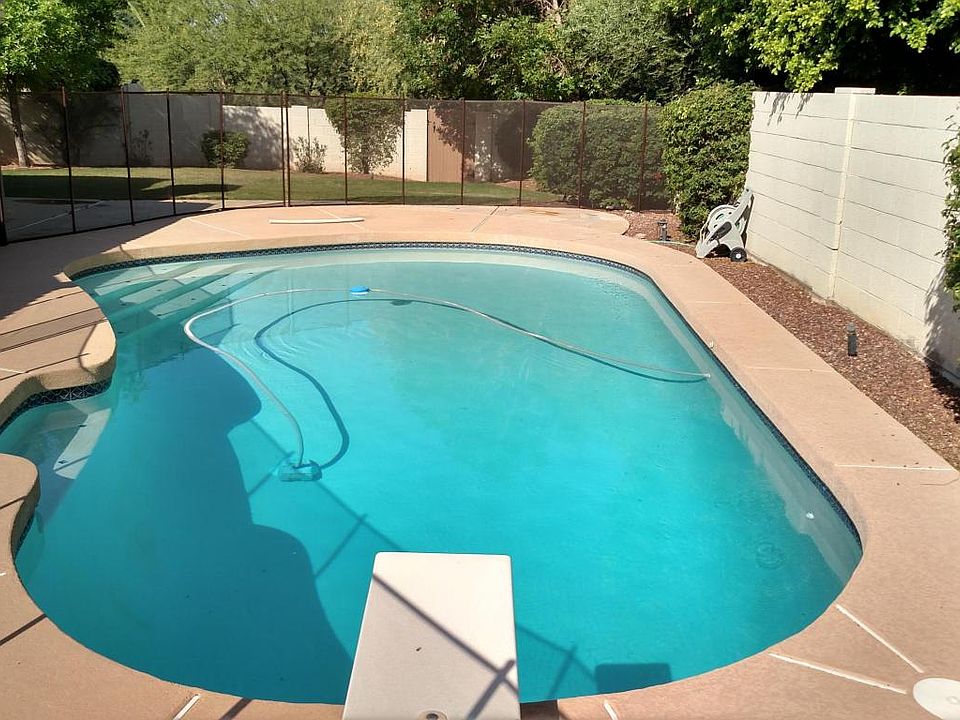1st image of 1040 E Seminole Dr