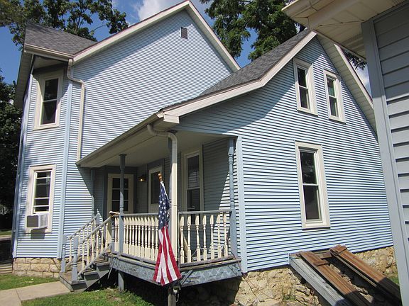 3rd image of 910 Oneida St