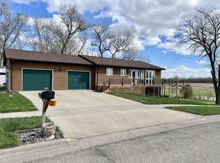 726 S Harrison Ave, Pierre, SD 57501