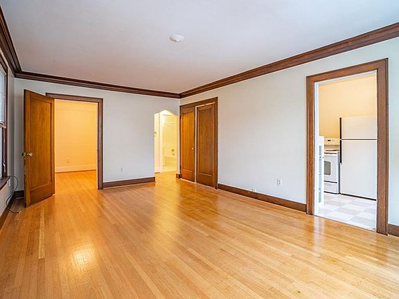 2nd image of 510 Bellevue Ave E #1-102
