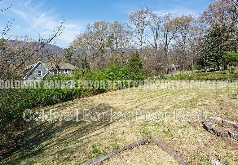 323 Walsh Rd — Photo 34