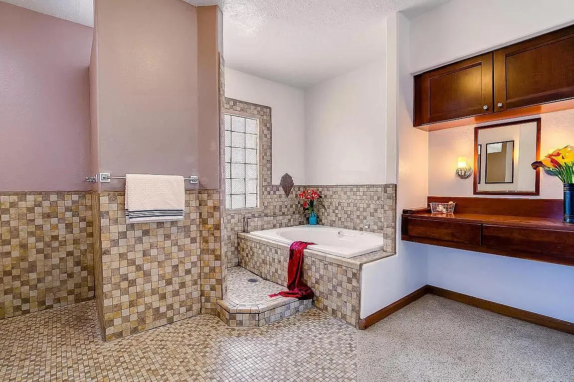 4 bed, 2050 sqft, $2,775 — Photo 3