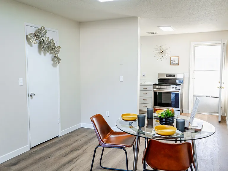 1013 N Neel St — Photo 5
