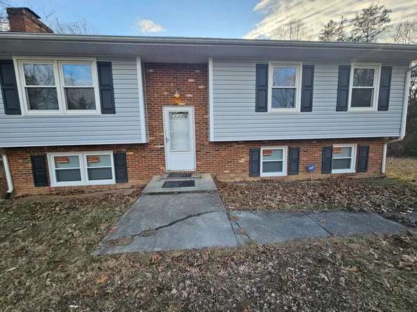 6765 Hardy Rd, Hardy, VA 24101