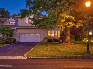 151 Firestone Cir, Roslyn, NY 11576