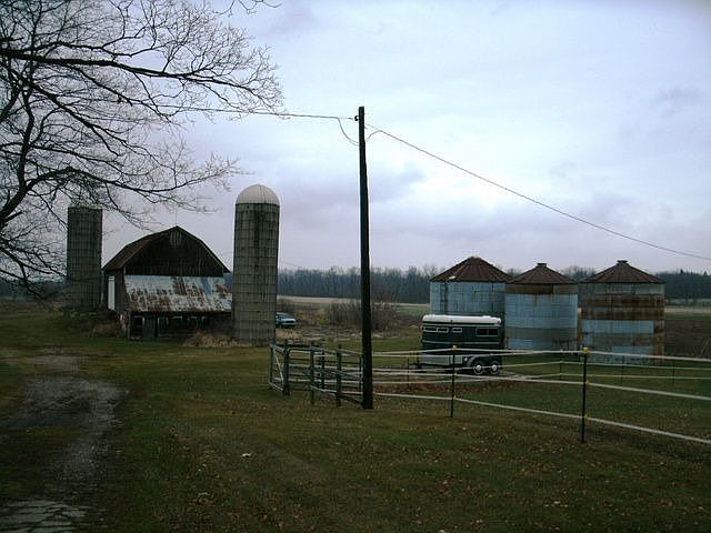 2nd image of 14240 Hoxie Rd