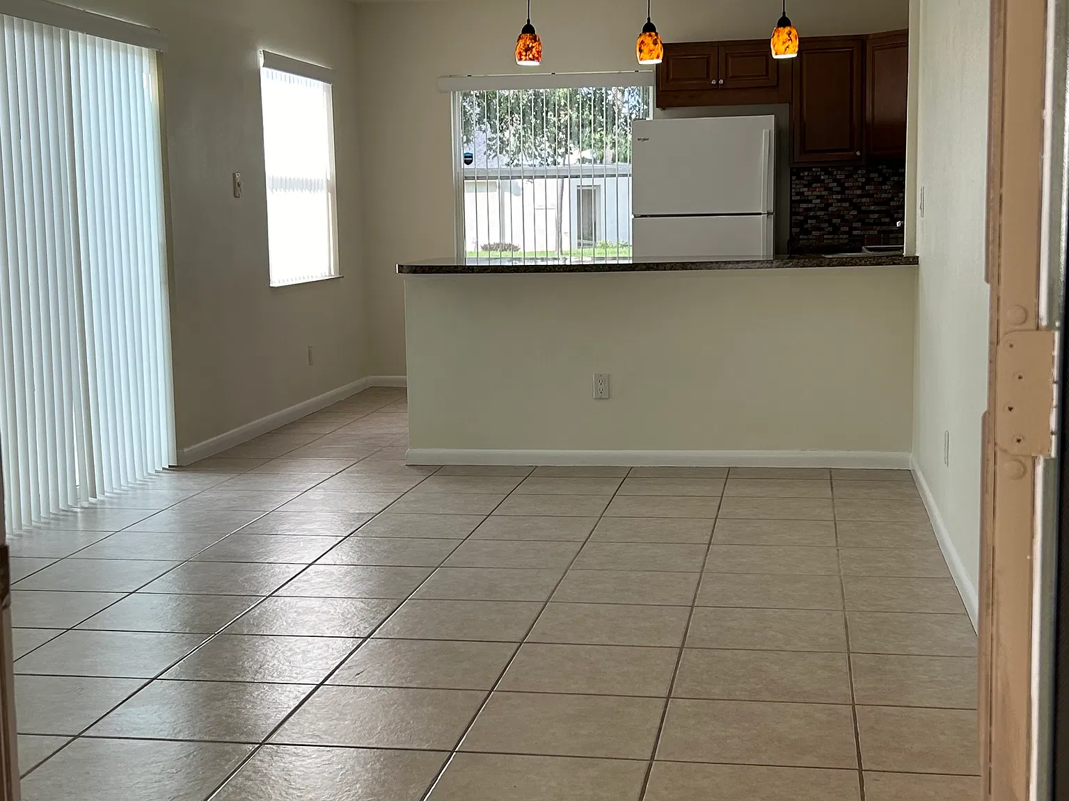 2 bed, 1045 sqft, $1,900 — Photo 4