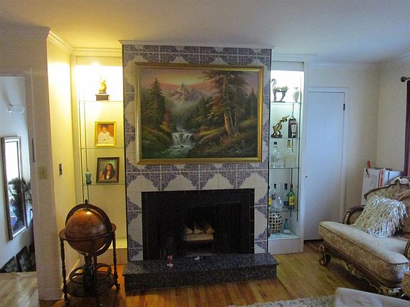 5th image of 77 Gifford Ave