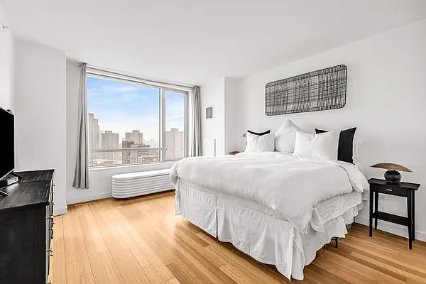 Rented by Sotheby's International Realty | media 6
