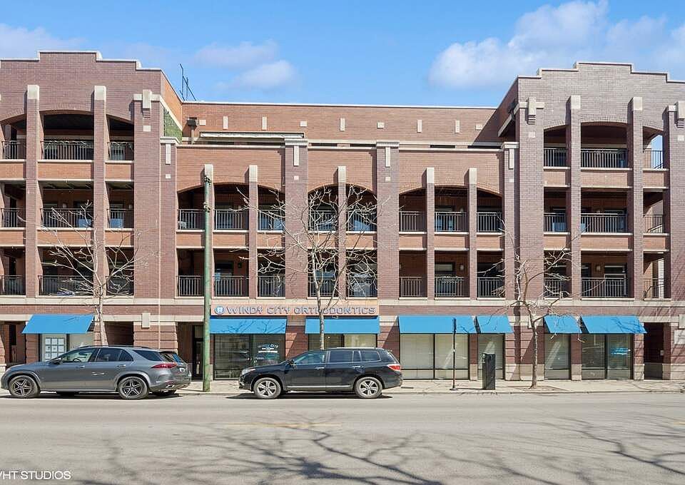 1st image of 2921 N Lincoln Ave #403
