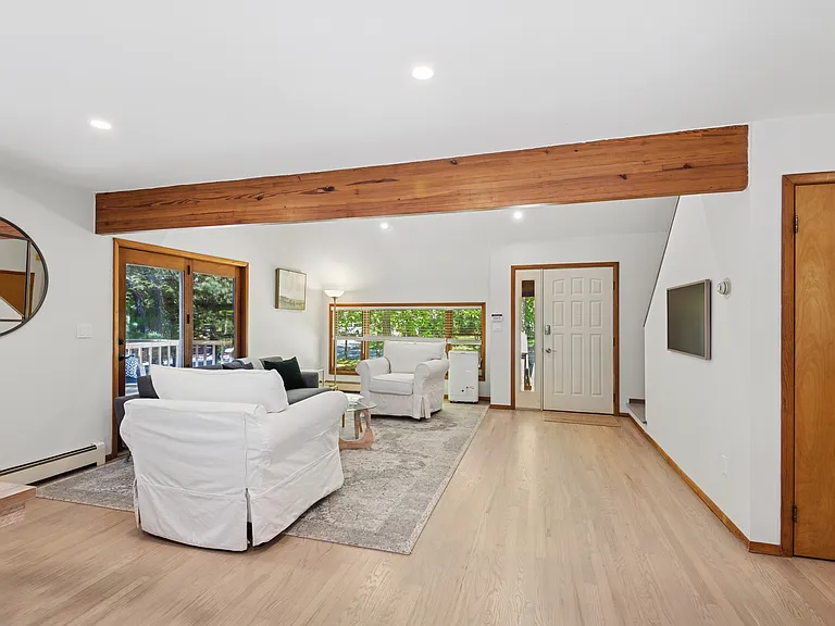 151 Kings Point Rd — Photo 5