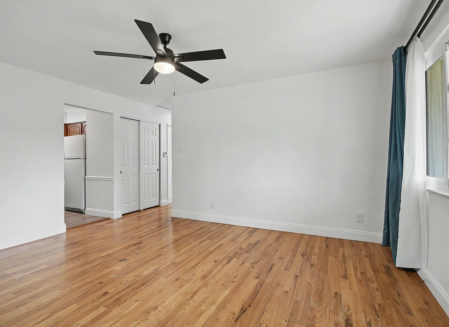 3 bed, 1031 sqft, $2,200 — Photo 3