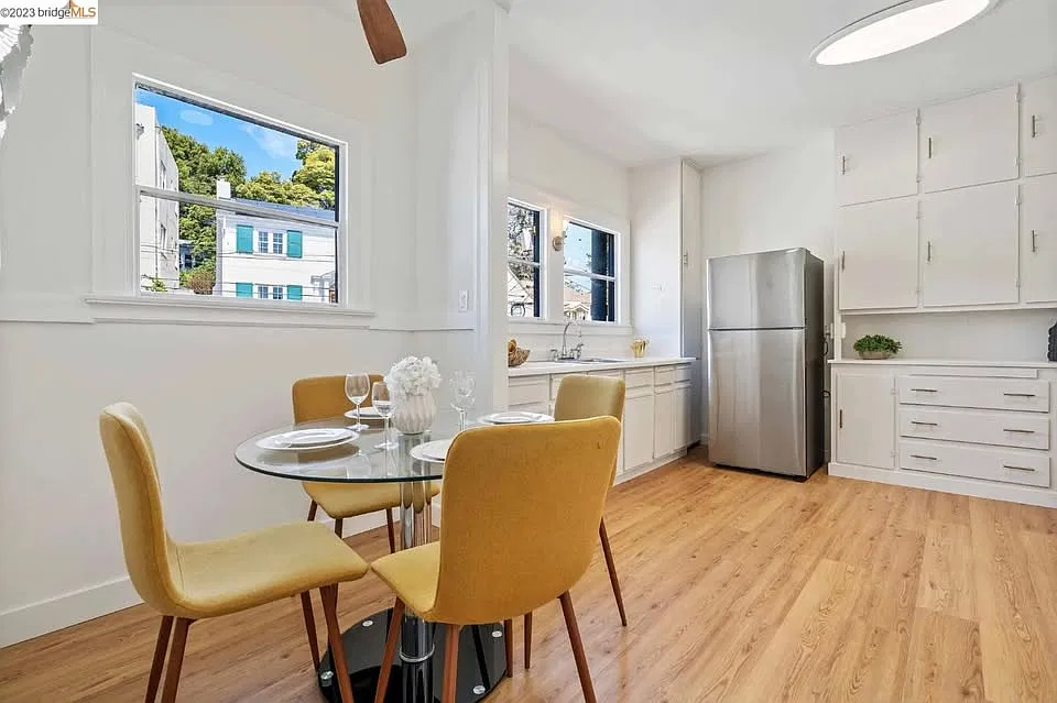 2 bed, 900 sqft, $3,400 — Photo 2