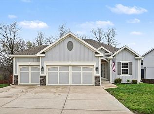 1032 E 14th St, Kearney, MO 64060