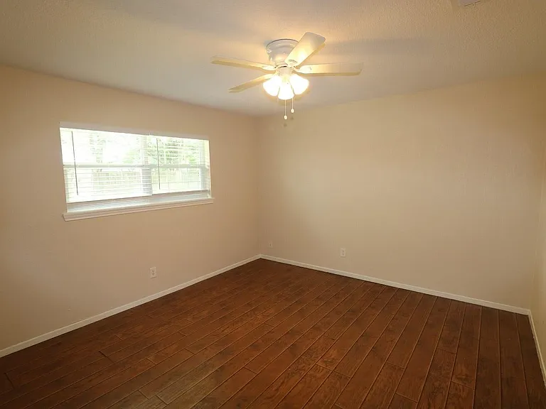 609 Circle Way — Photo 5