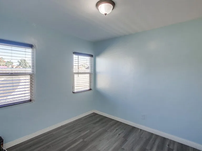 3877 Chamoune Ave — Photo 13