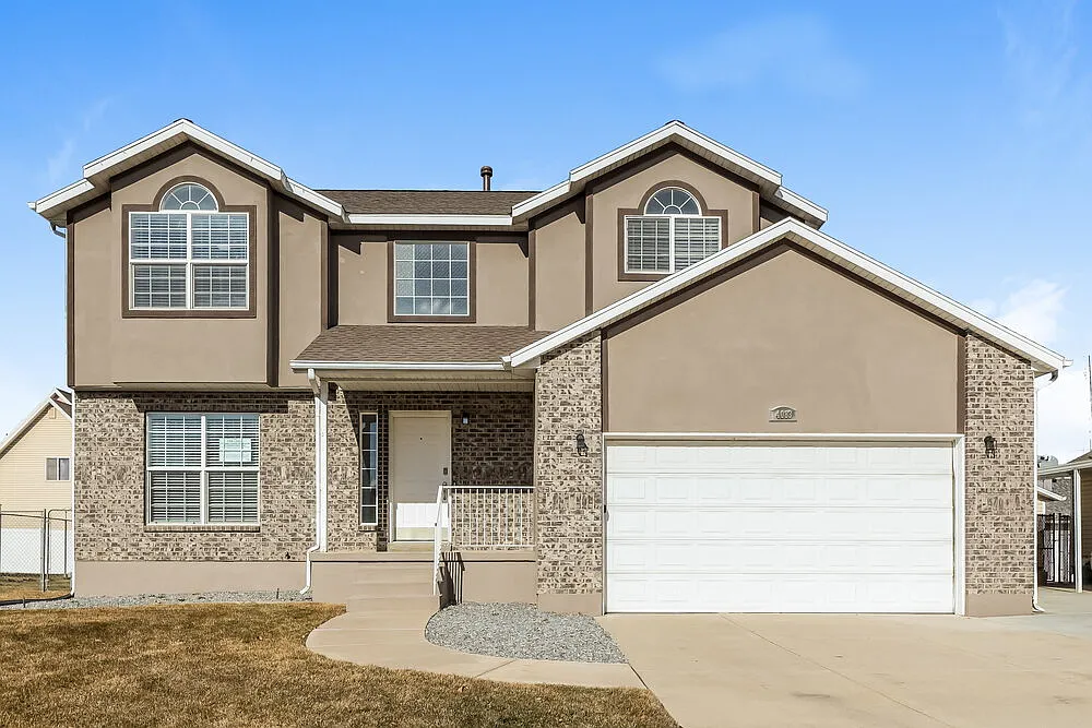5 bed, 3.5 bath, 2770 sqft, $3,030 — Photo 1