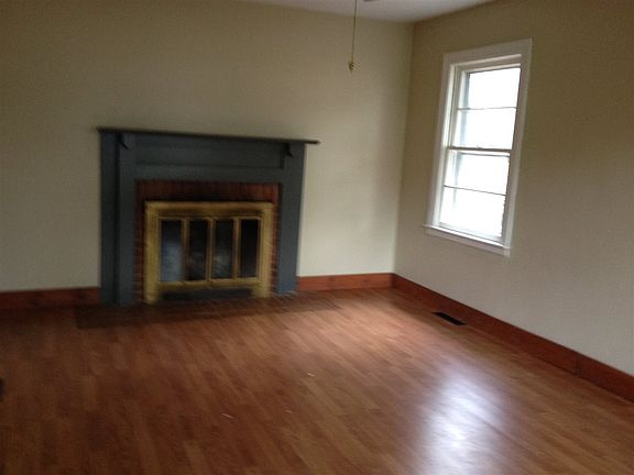 5th image of 1067 Jenkins St