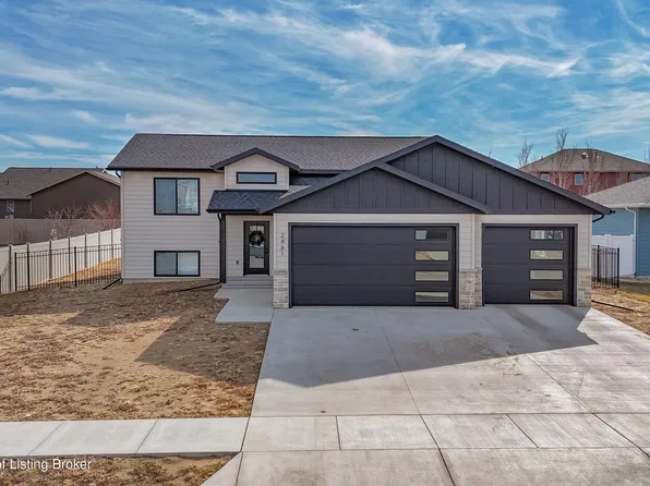 2461 8th St W, Dickinson, ND 58601