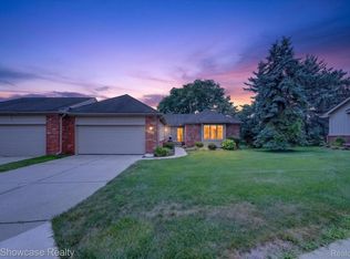 37061 Sandalwood, Farmington, MI 48331