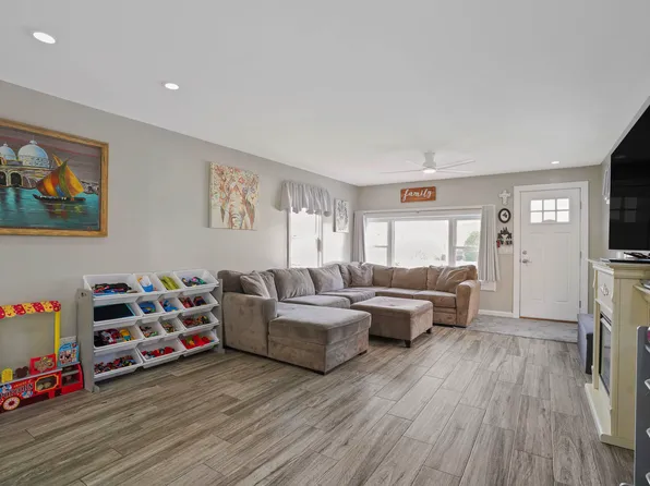 48 Gotham Avenue image 6 of 38