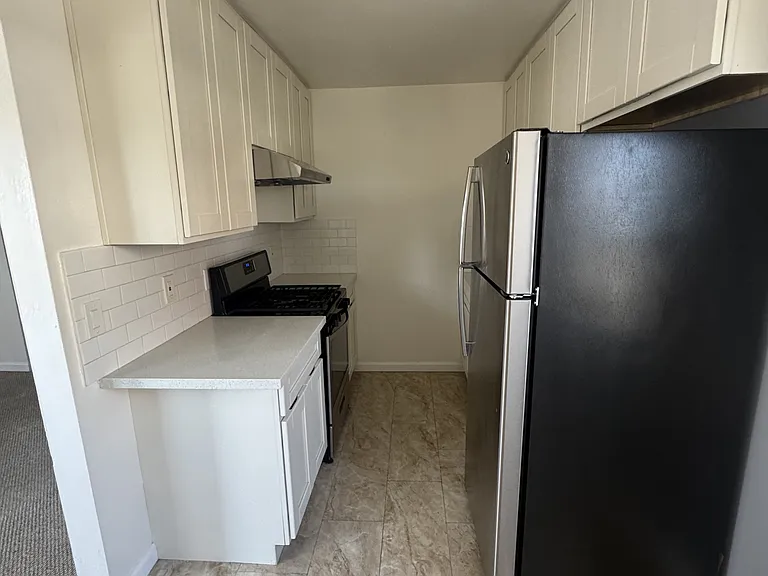 1359 Lewis St #8 — Photo 3