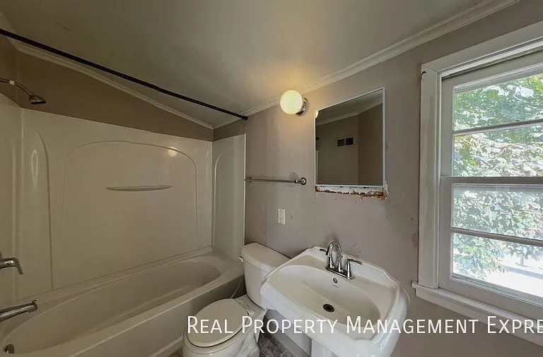 1804 S Covell Ave — Photo 13