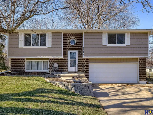 2300 Sheffield Pl, Lincoln, NE 68512