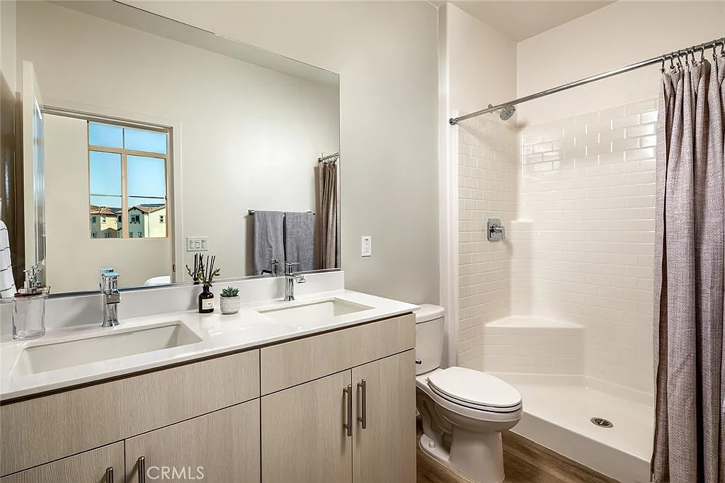 2 bed, 2.5 bath, 1273 sqft, $3,990 — Photo 3