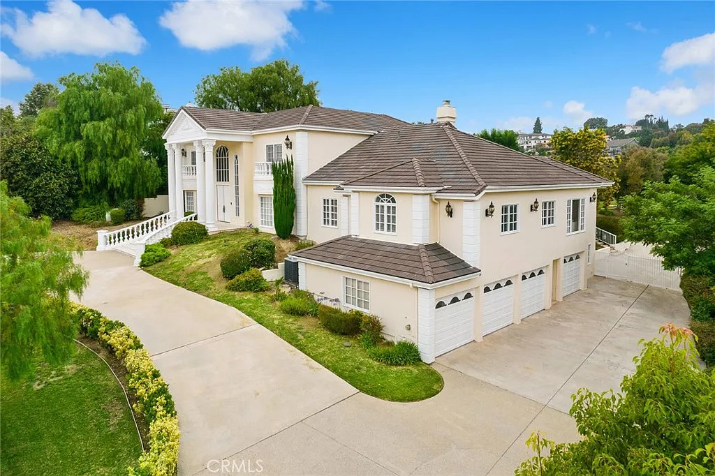 6 bed, 5555 sqft, $7,980 — Photo 3