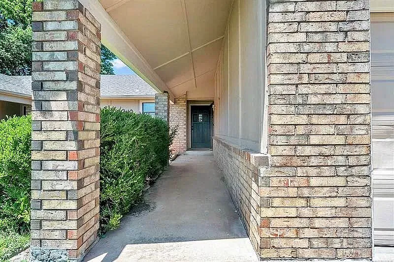 2 bed, 1450 sqft, $1,300 — Photo 2