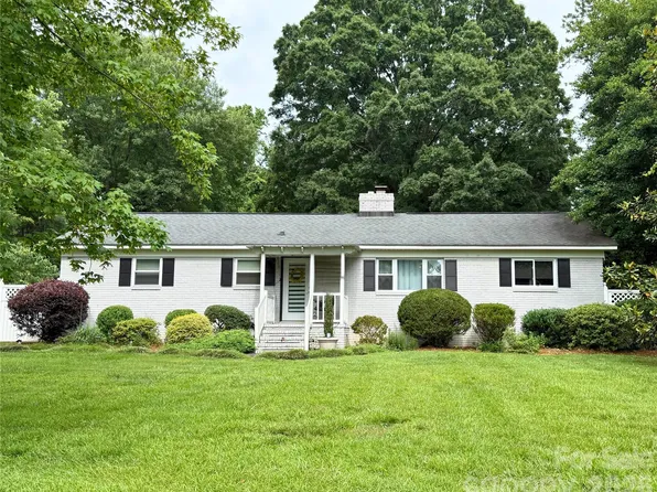 2333 Lakeview Cir, Matthews, NC 28105