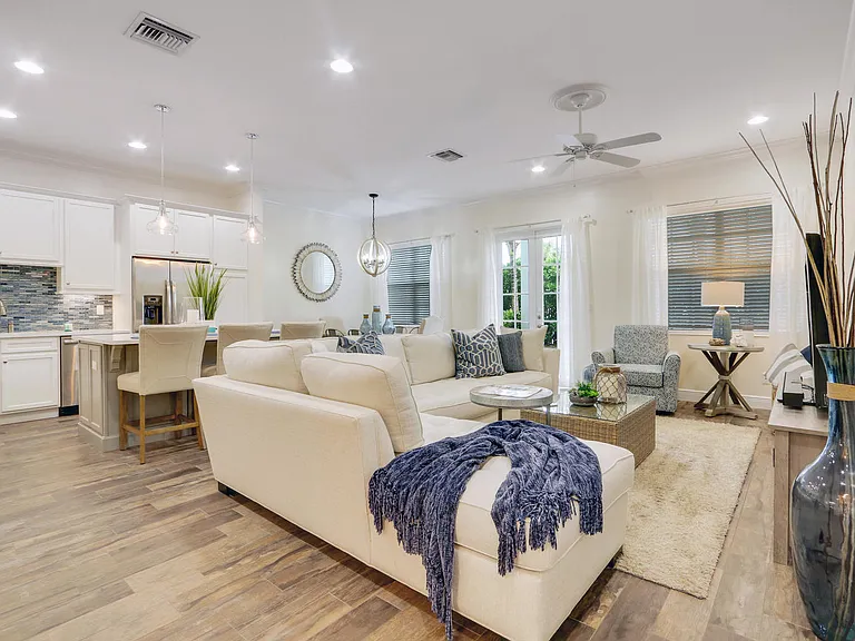 114 Ocean Breeze Dr — Photo 3