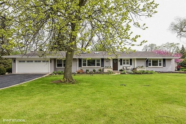 1st image of 10 Woodside Dr