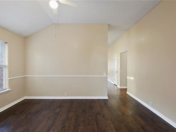 3rd image of 1145 Victoria Dr