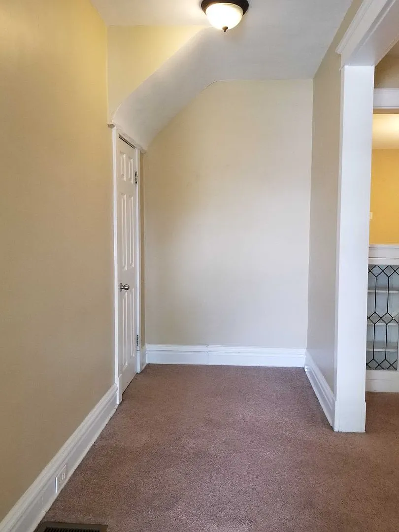 (231) 2279 Blendon Ave — Photo 4