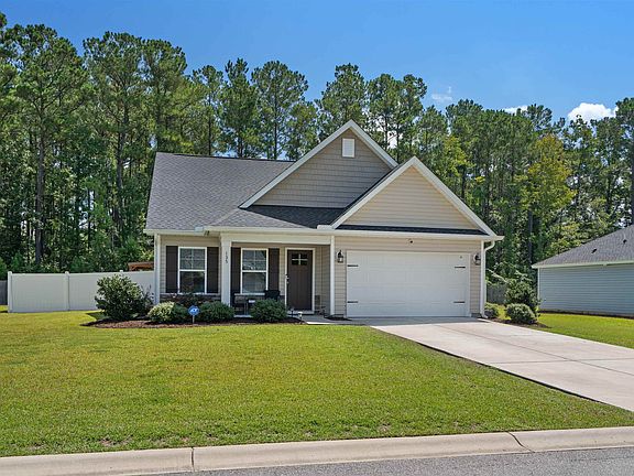 2nd image of 135 Kingston Bluff Dr.