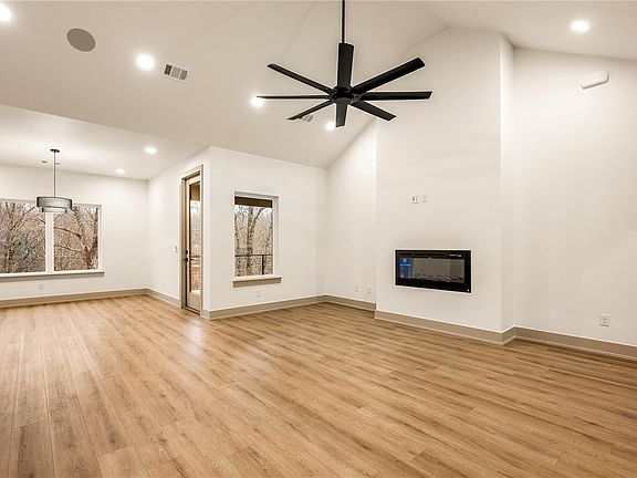 4th image of 5 Carpenter Ln