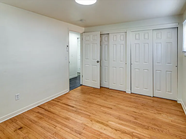 1810 Lake Point Dr #4 — Photo 12
