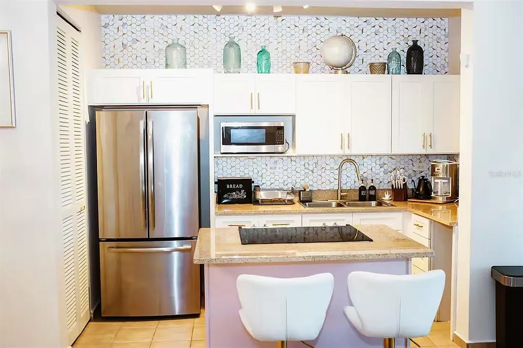 3 bed, 2.0 bath, 1896 sqft, $3,400 — Photo 3