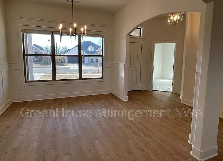 1574 Pershing St — Photo 3
