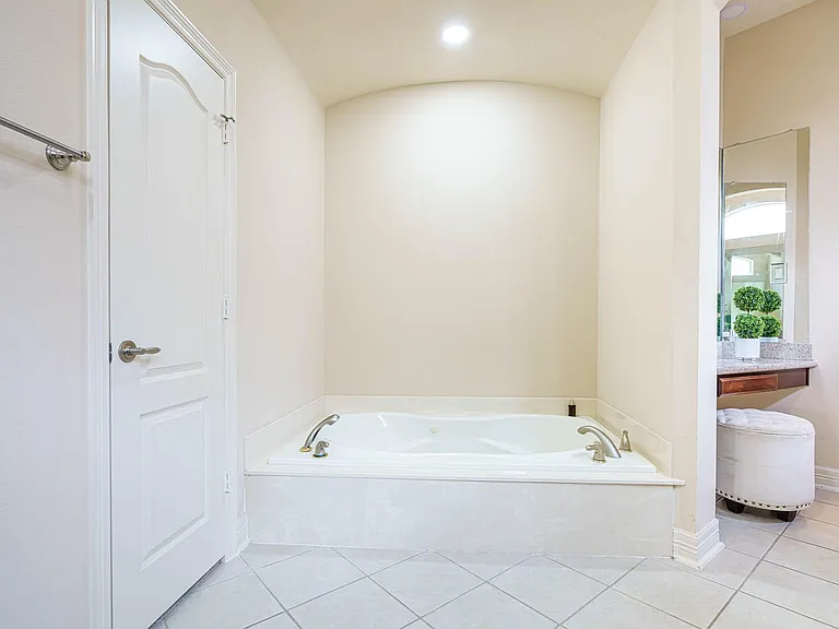 6515 Costa Sienna Ln — Photo 32
