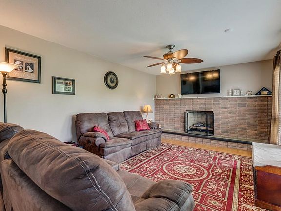 5th image of 214 Echo Ln
