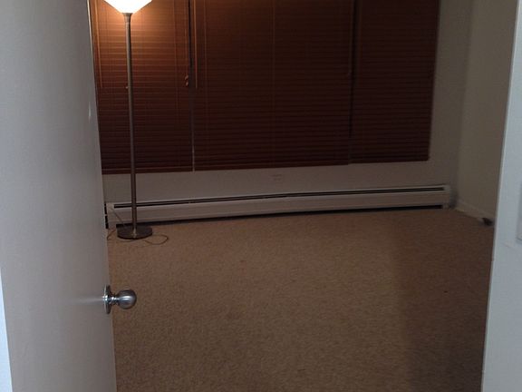 4th image of 644 W Arlington Pl APT 1G