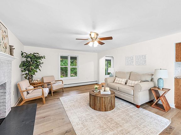 4th image of 3055 Pine St