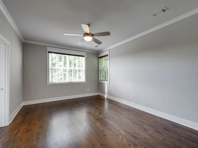700A Eastland Ct — Photo 19