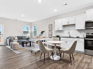 663 13th Avenue Dr NE, Hickory, NC 28601