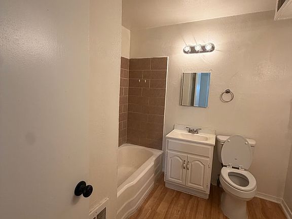 3rd image of 1308 W Church St #D