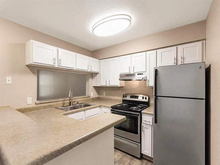 Madison Park Apartments — Photo 7