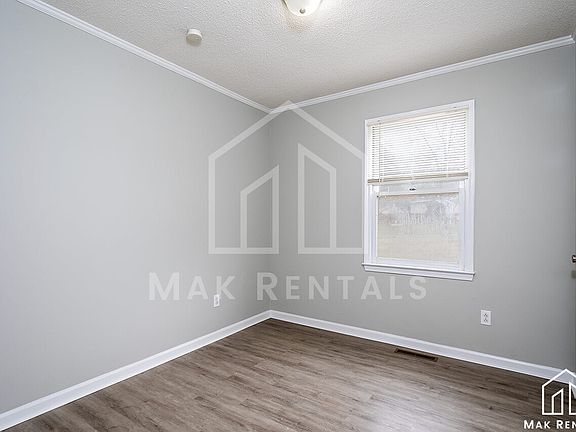 5th image of 715 W Pine Cir